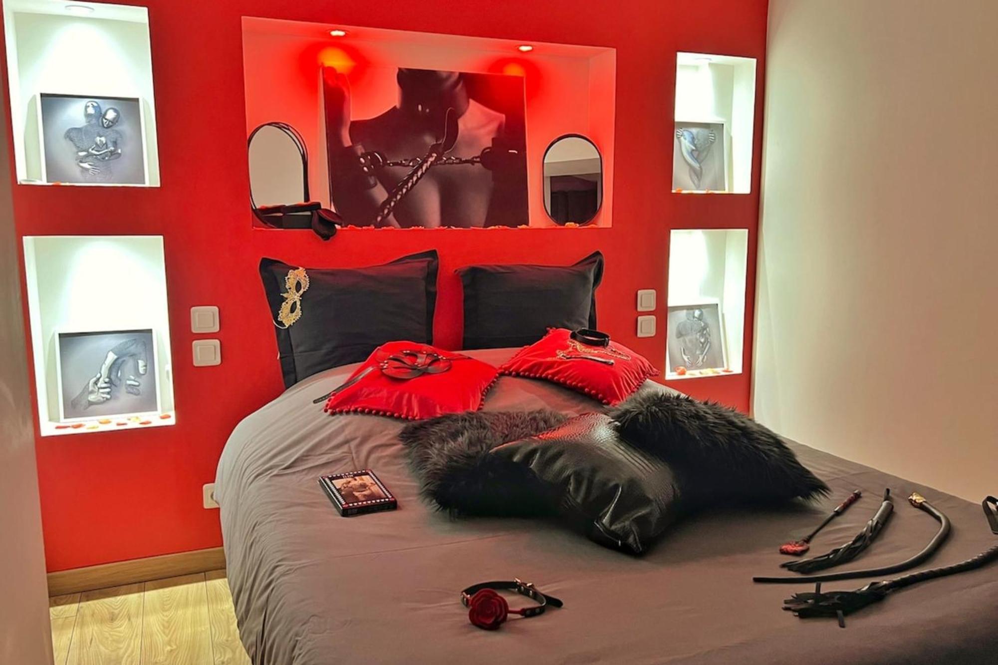 Dark Room Perpignan Aux 50 Nuances Jacuzzi Prive Villeneuve-de-la-Raho Exterior photo