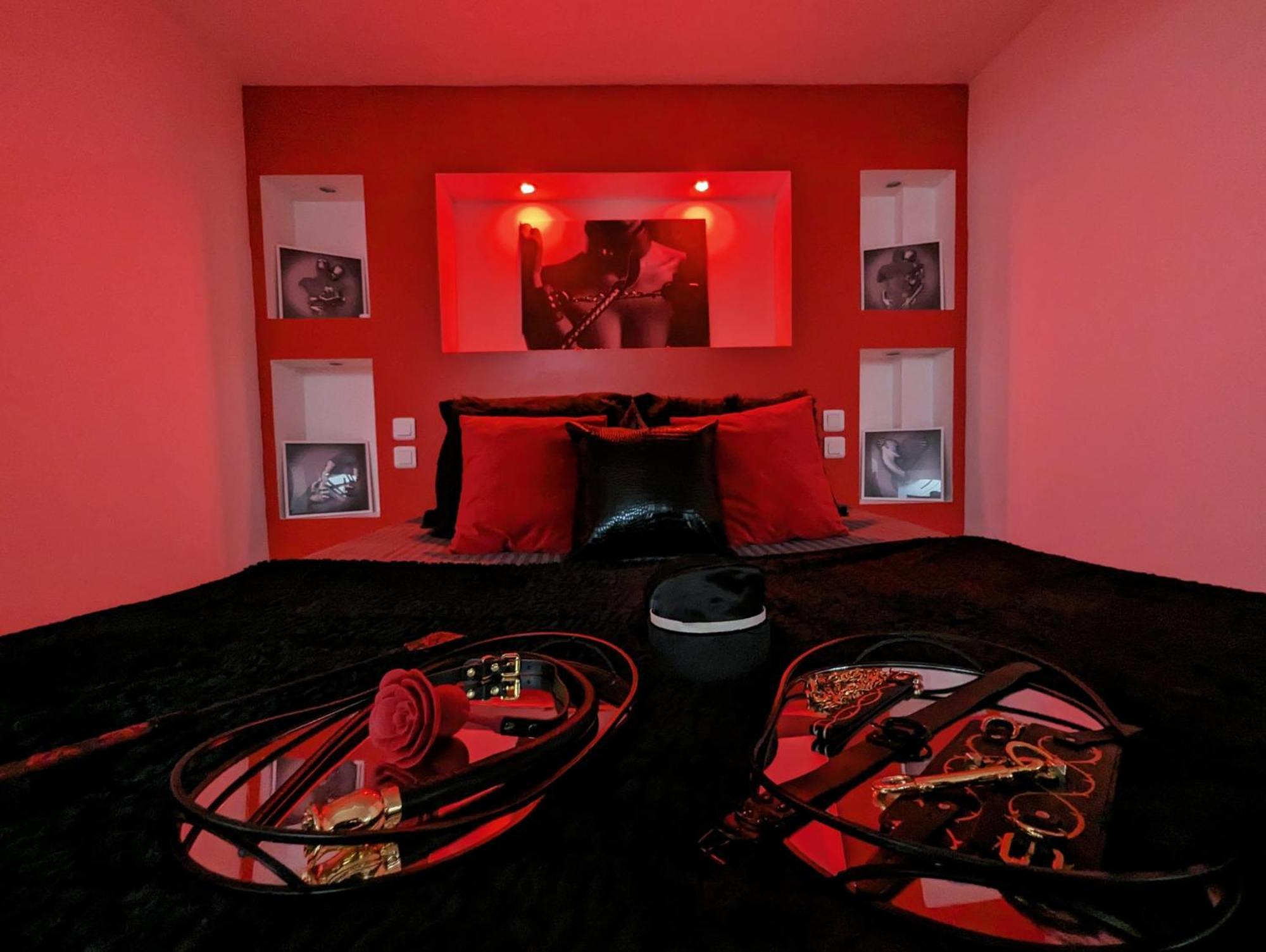 Dark Room Perpignan Aux 50 Nuances Jacuzzi Prive Villeneuve-de-la-Raho Exterior photo